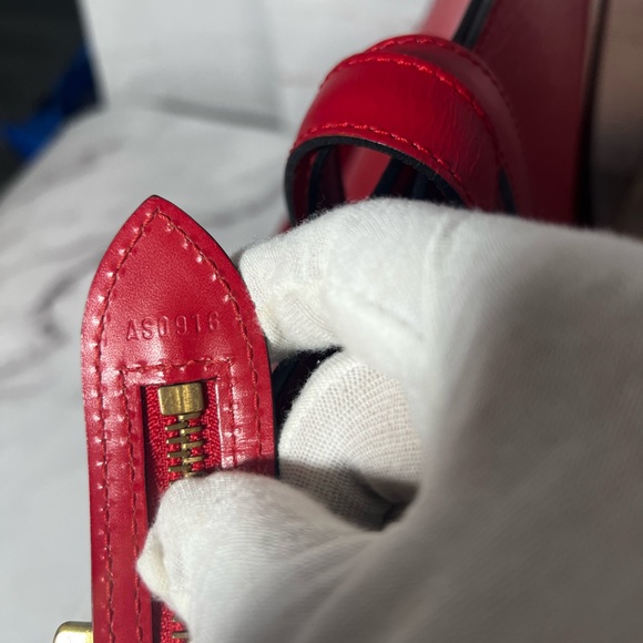 GUC Louis Vuitton Saint Jacques Red Epi Tote - Picture 9 of 12